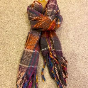 Brand New with Tags, Soft, Warm, Cozy Plaid Scarf - Perfect for Fall!! 🍂